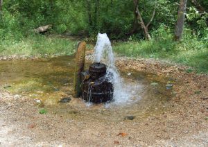 Cara Kerja Sumur Artesis: Mengalirkan Air dari Lapisan Tanah